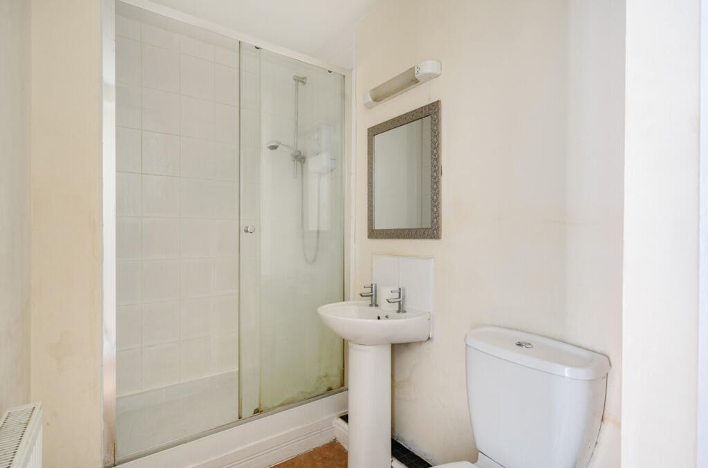 1302929-1-683de96...