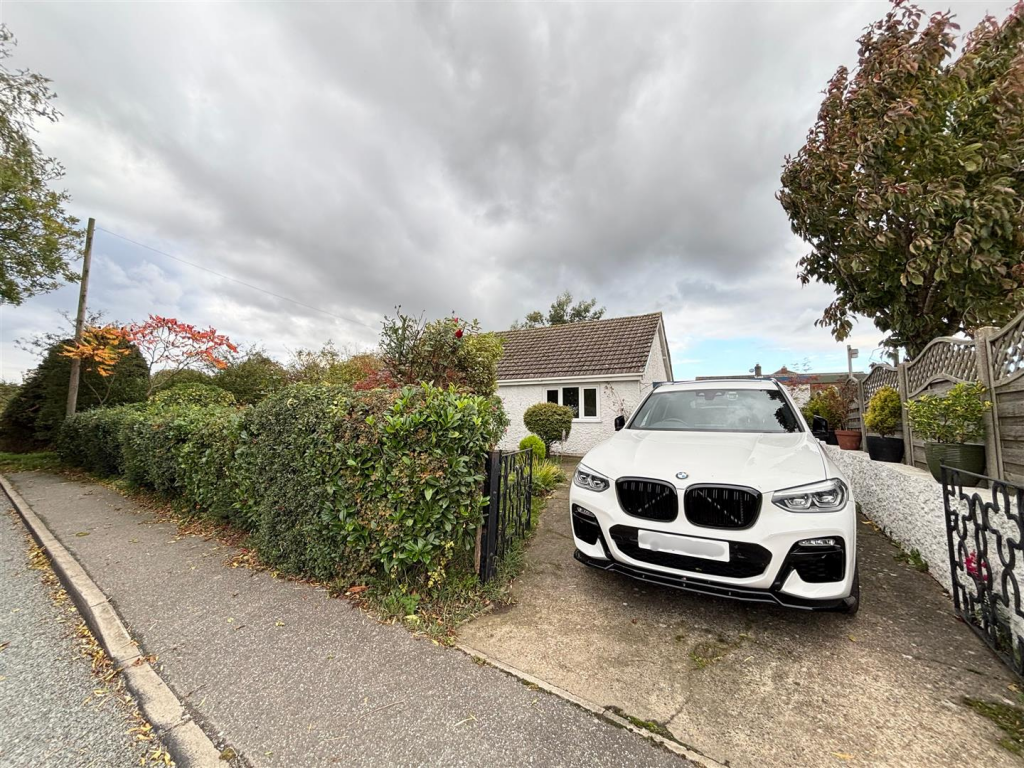 Front Garden &amp; Driveway