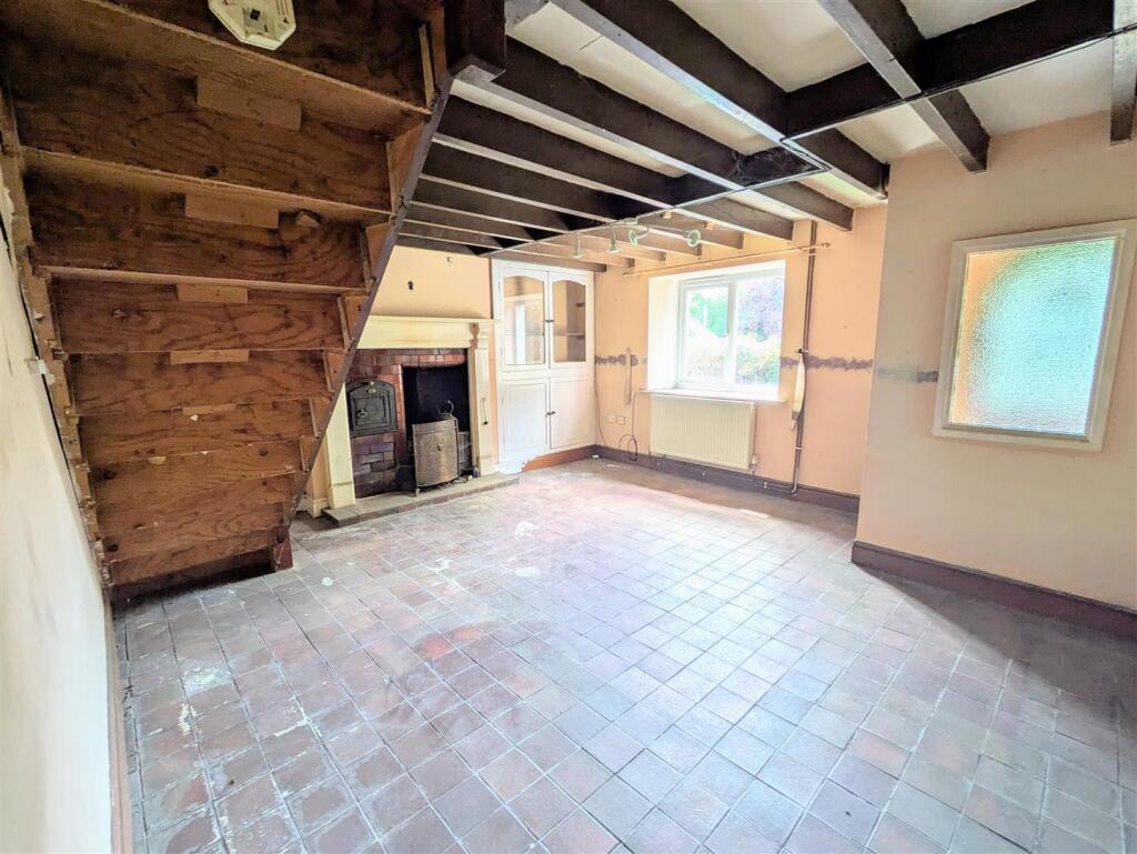 Maesyrhiw Living room.jpg