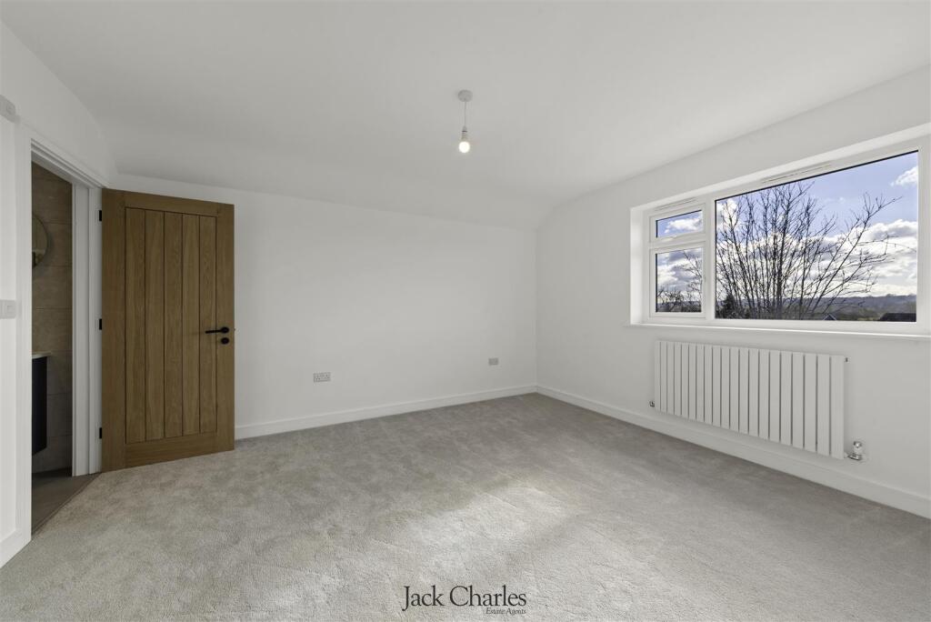 8 Old Hadlow Road 3.JPG