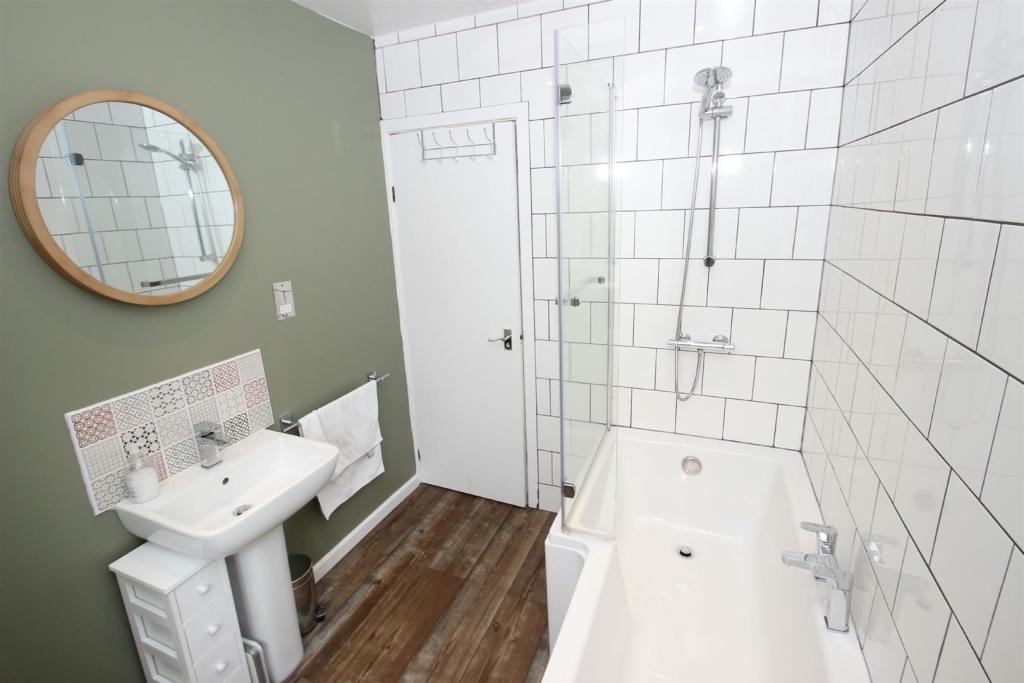Bathroom Aspect 2