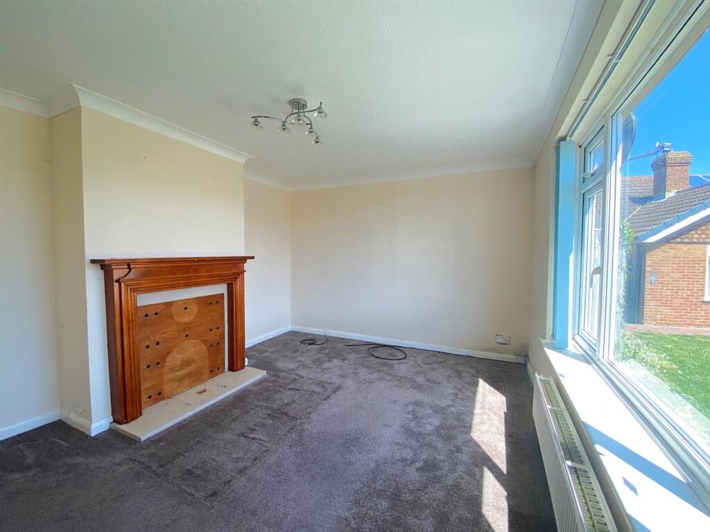 13 saxon rise - Lounge1.jpg