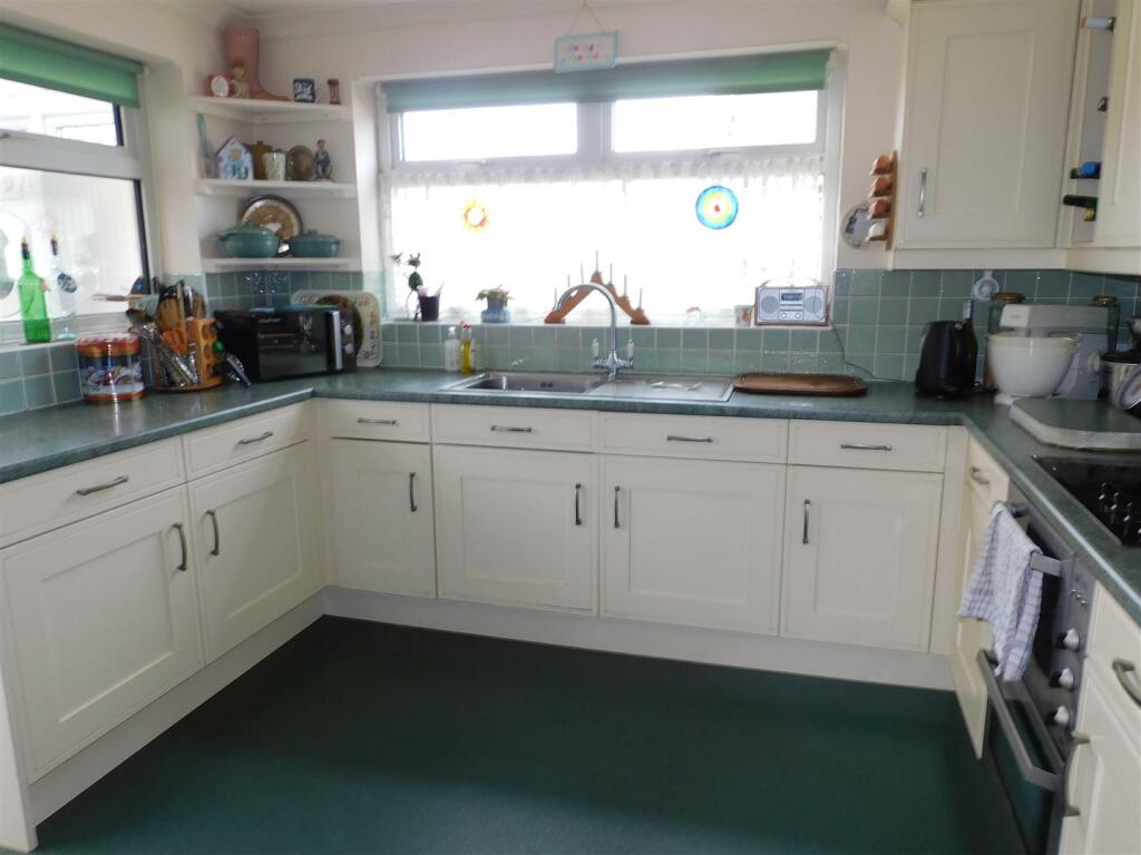 34 Townsend Kitchen.JPG