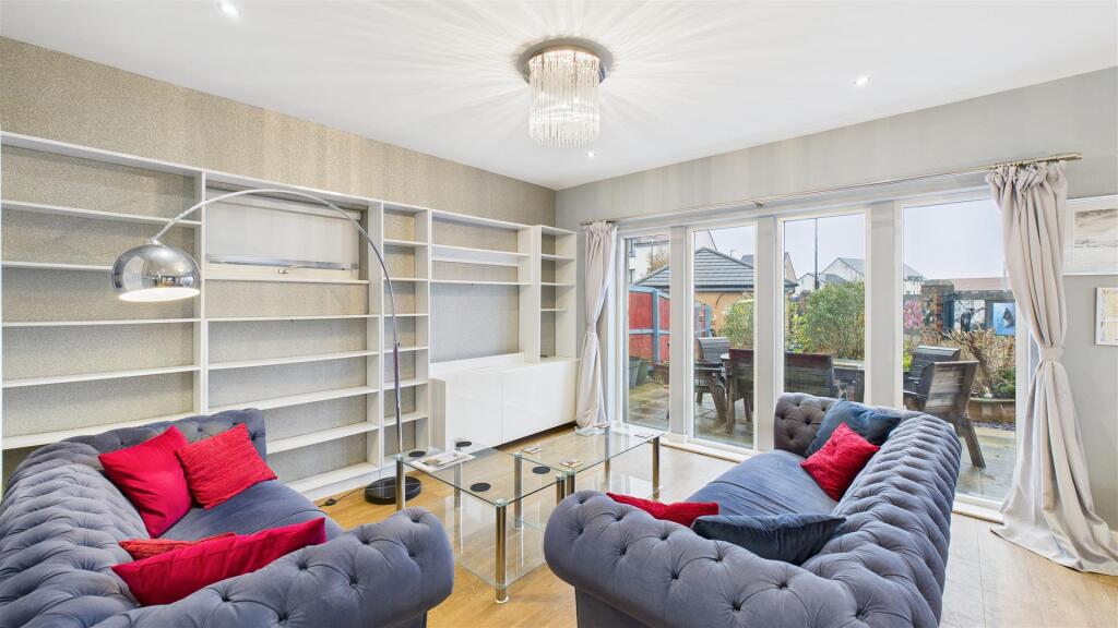 Open Plan Kitchen &amp; Living Area