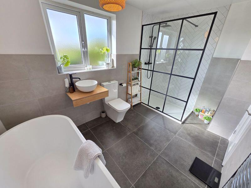 Bathroom/Shower Room Additional Image