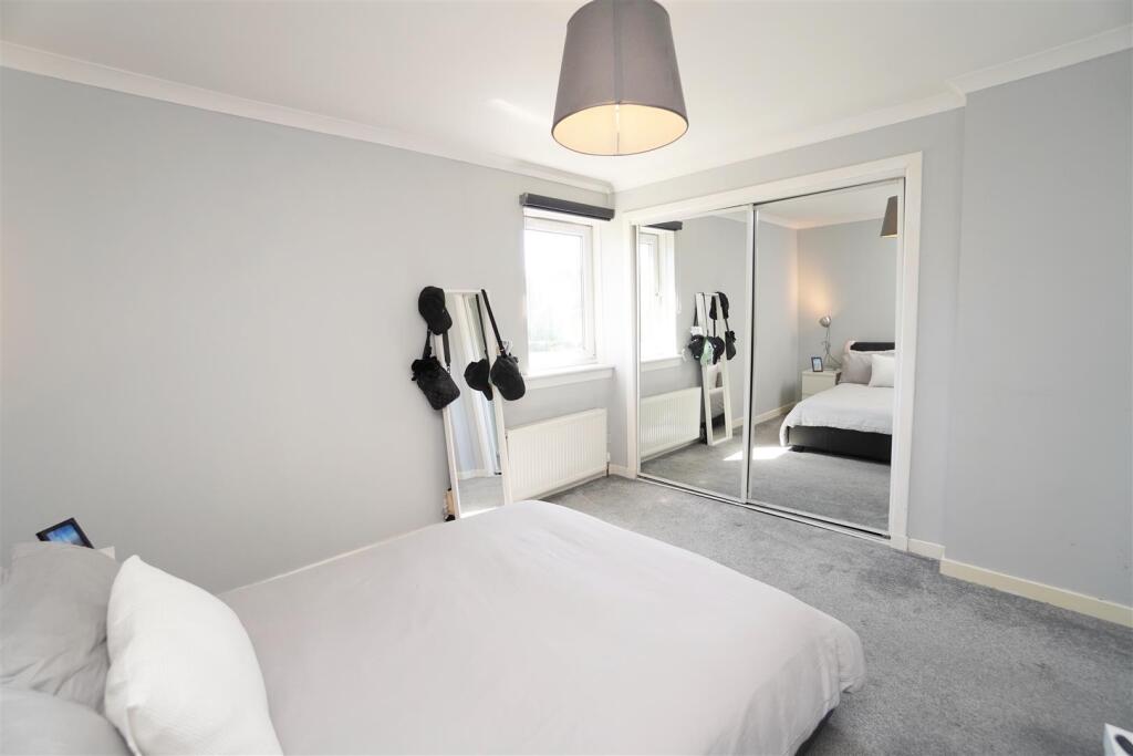 bedroom1.jpg