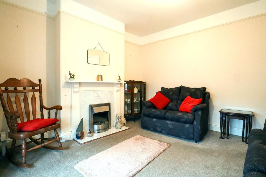 Sitting room (2).jpg