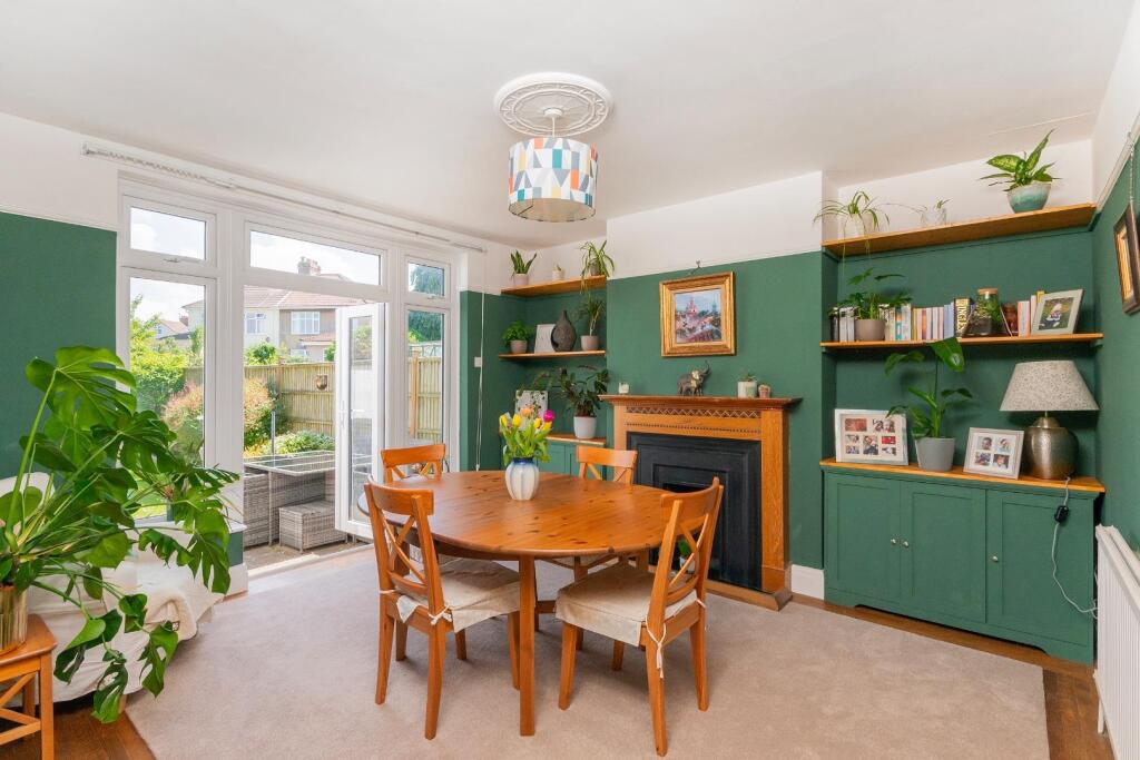 1H0V8HE - Dining Room C.jpg