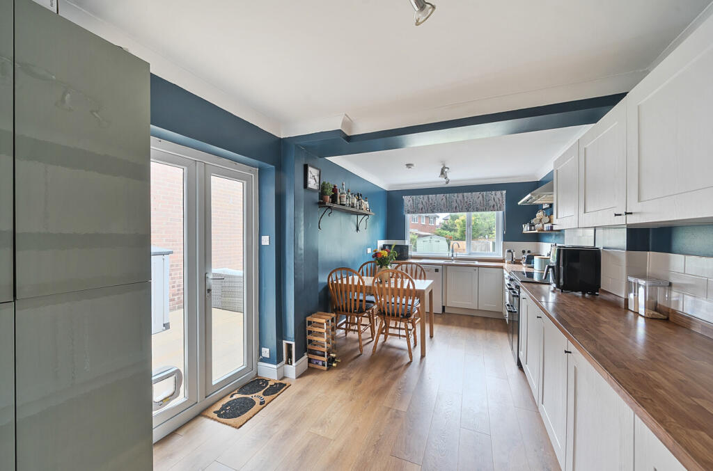 1304677-15-685026...