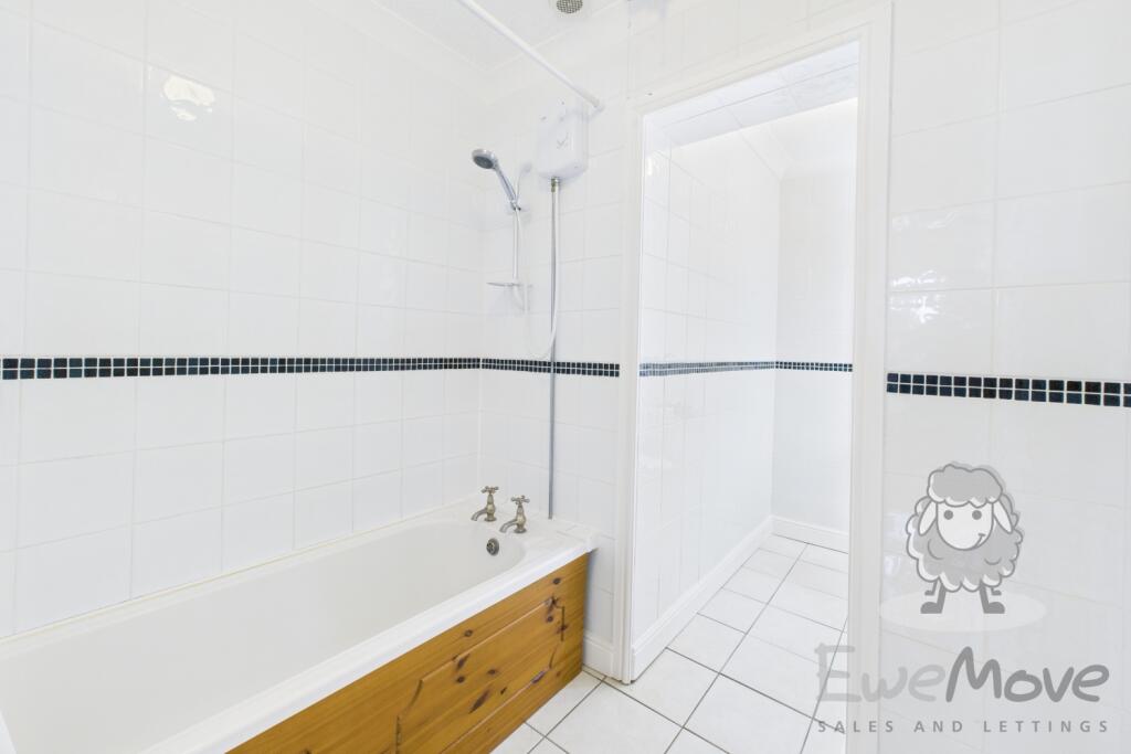 CAM05128G0-PR0011-STILL014