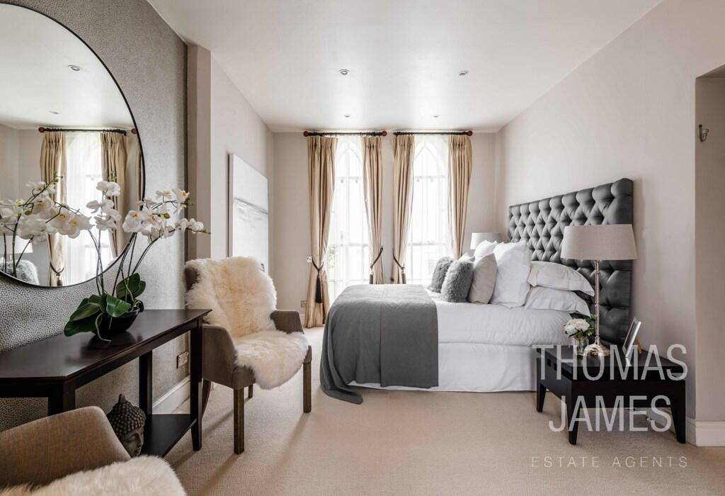 Vicars Moor Lane, large double bedroom