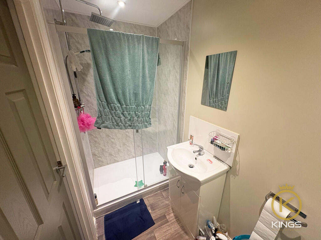 5, 70 QUEENS ROAD...