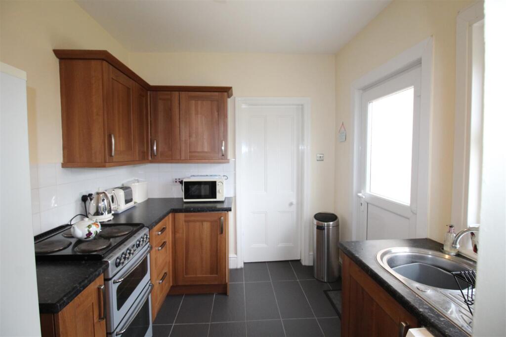 St Thomas Road, 14 Kitchen 1.JPG