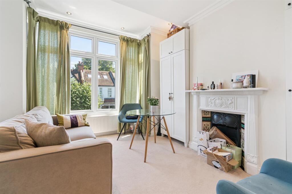 OPEN PLAN RECEPTION