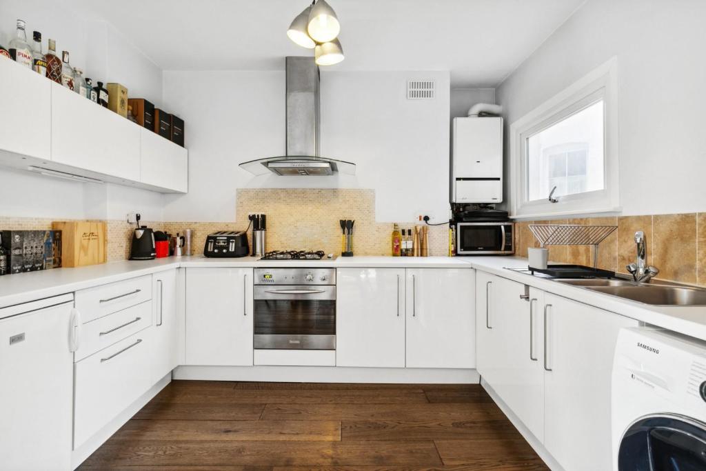 Kitchen (1).jpg