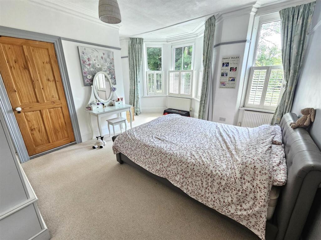Bedroom 1.jpg