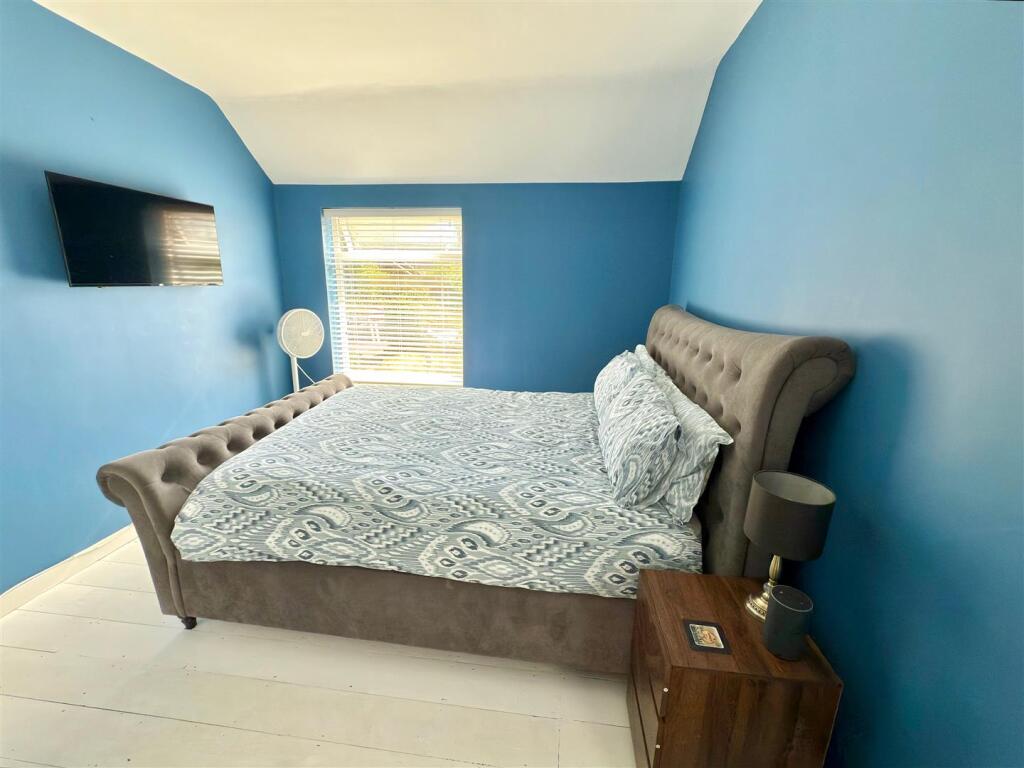 BED 1.jpg