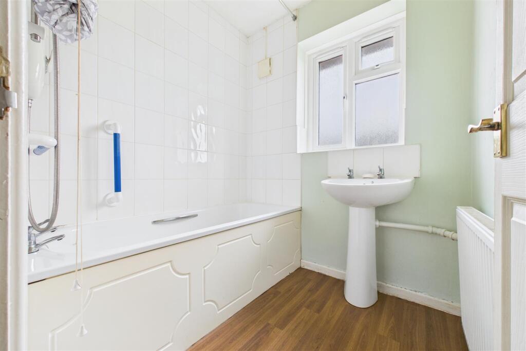 15 Courtenay Walk, Worle, North Somerset BS22 7TQ 