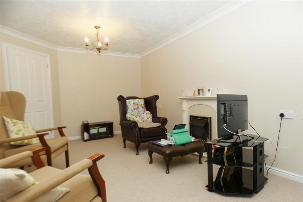 Lounge/Dining Room