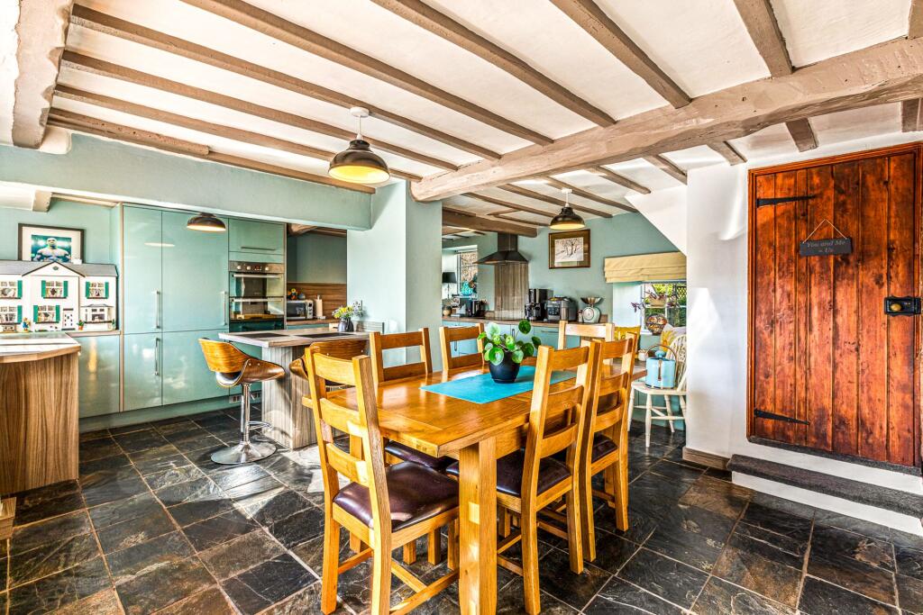 Open Plan Styled Kitchen/Diner