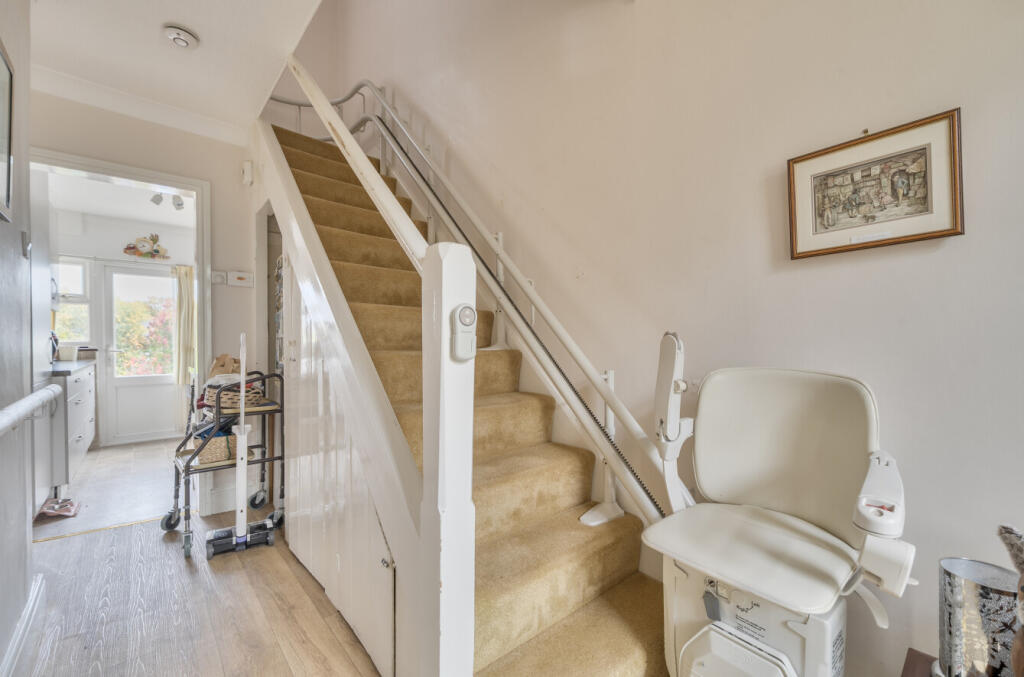 1365304-2-68ee1e3...