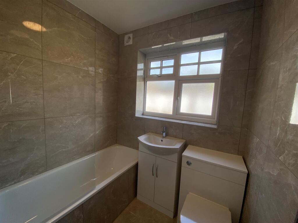 Bathroom (1).jpg
