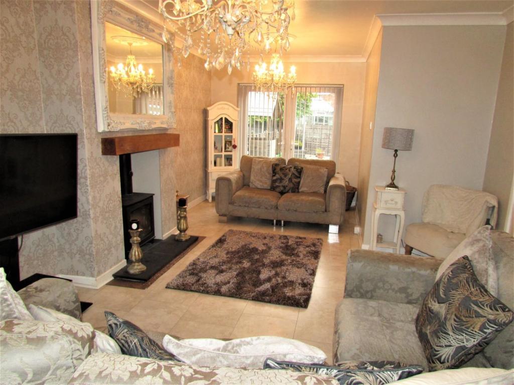 AshtonCres26lnge4.JPG