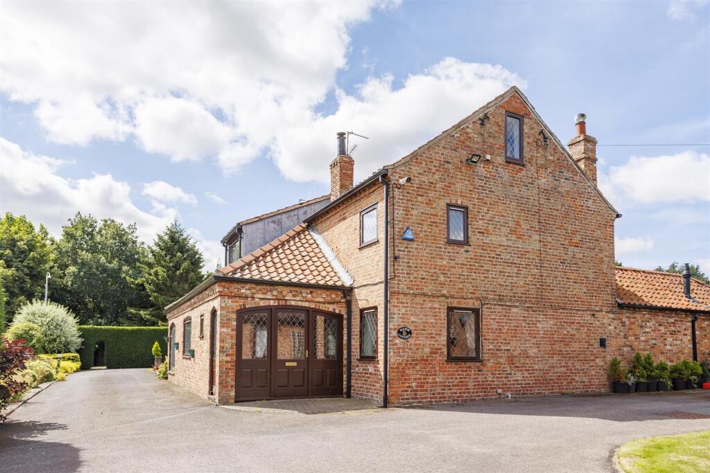 Manor_Cottage_New_Externals_12.jpg
