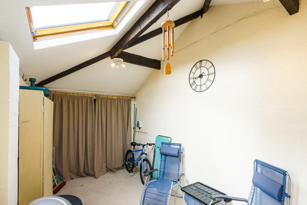 Garage/Summer Hou...