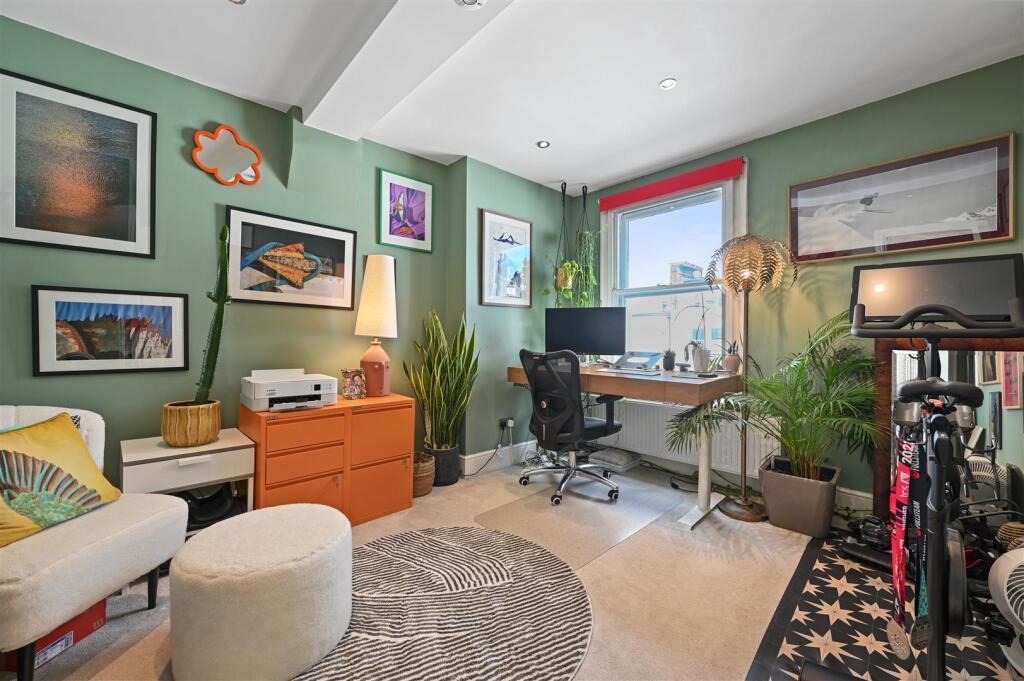 Sinclair Gardens - Bedroom3