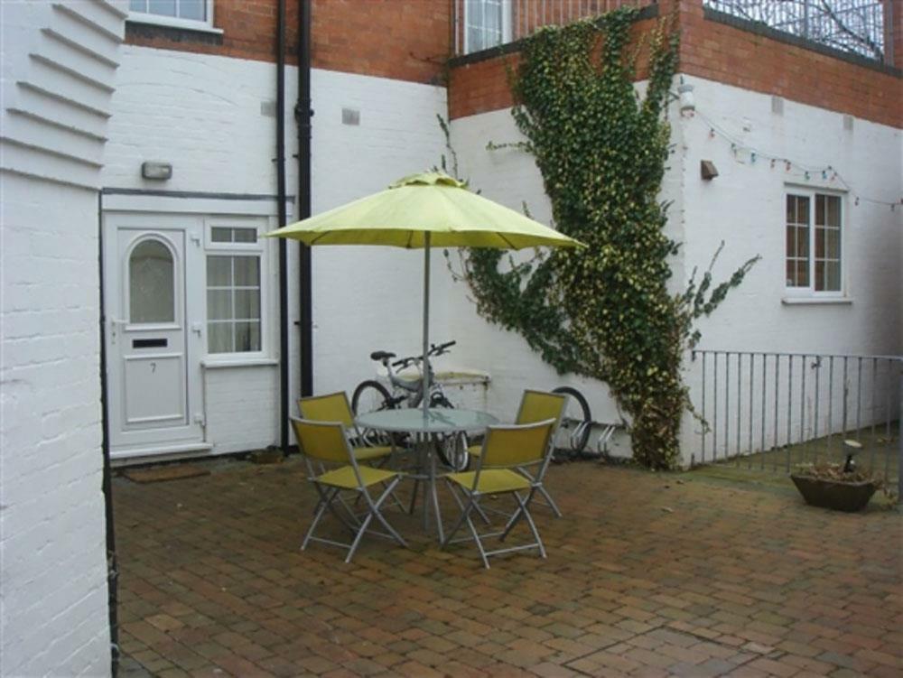 Courtyard by day (6).jpg