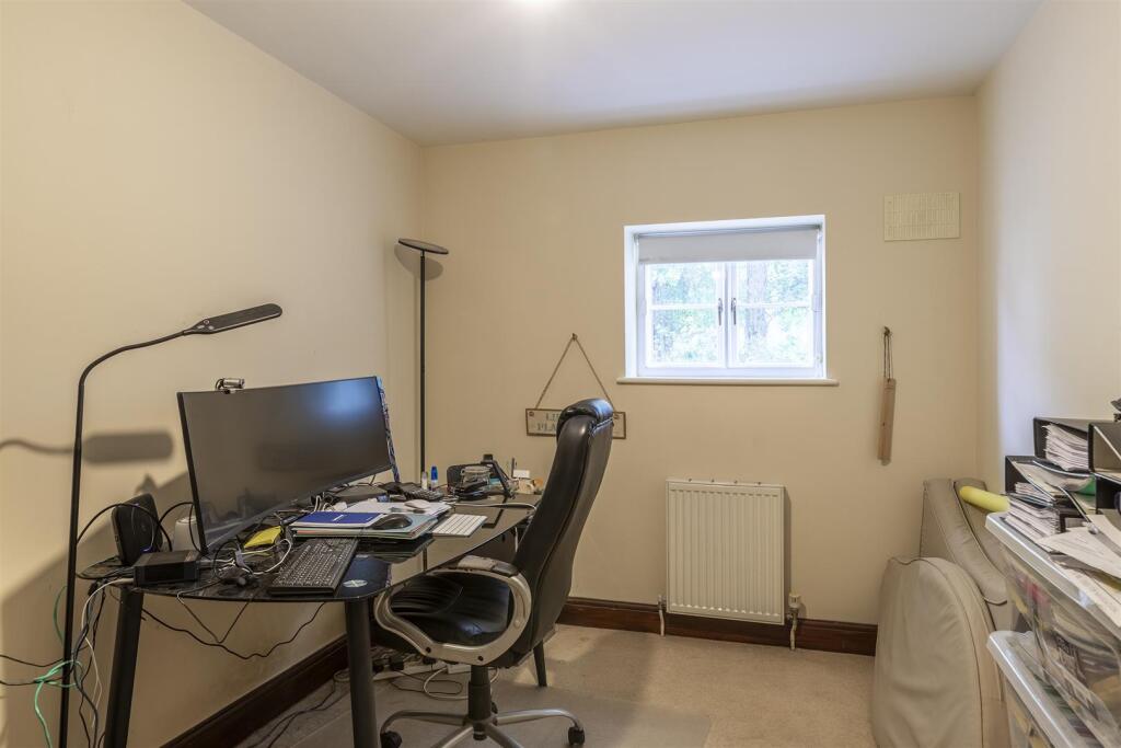 Bedroom 5 / Study