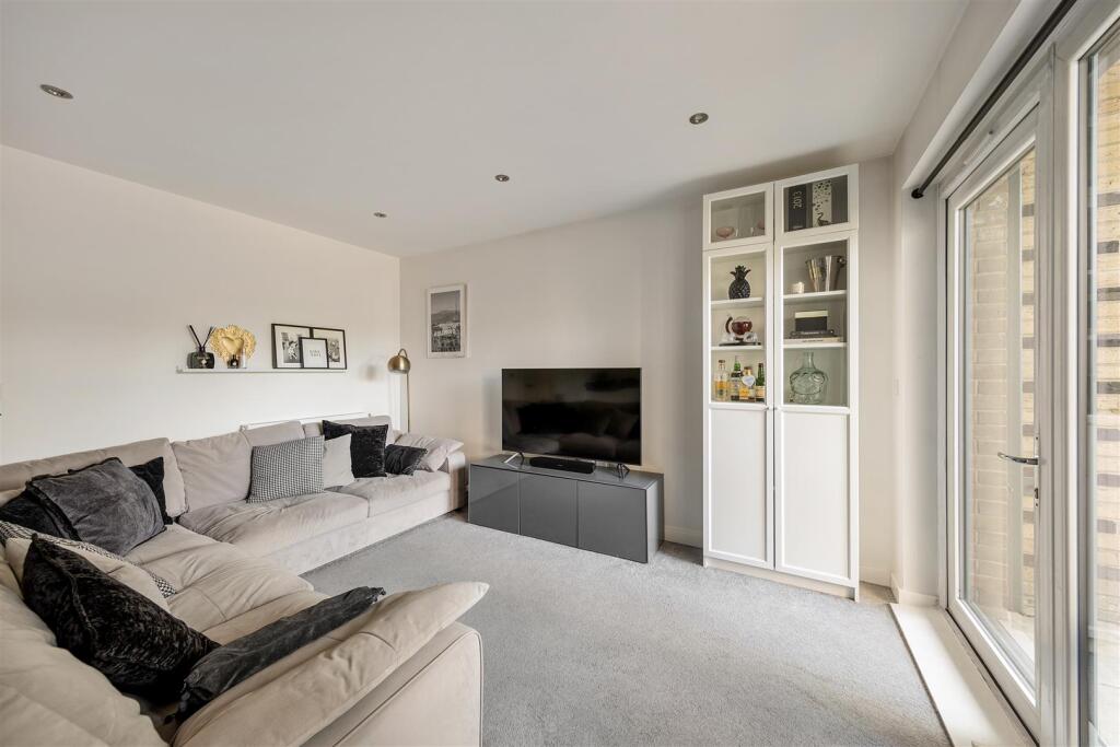 Merriam Close, E4