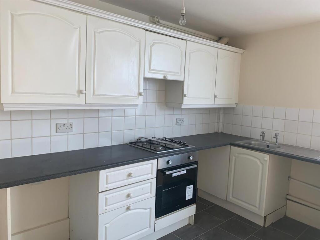 Kitchen 2.jpg