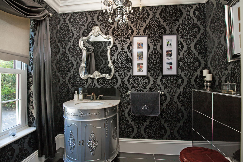 DOWNSTAIRS CLOAKROOM
