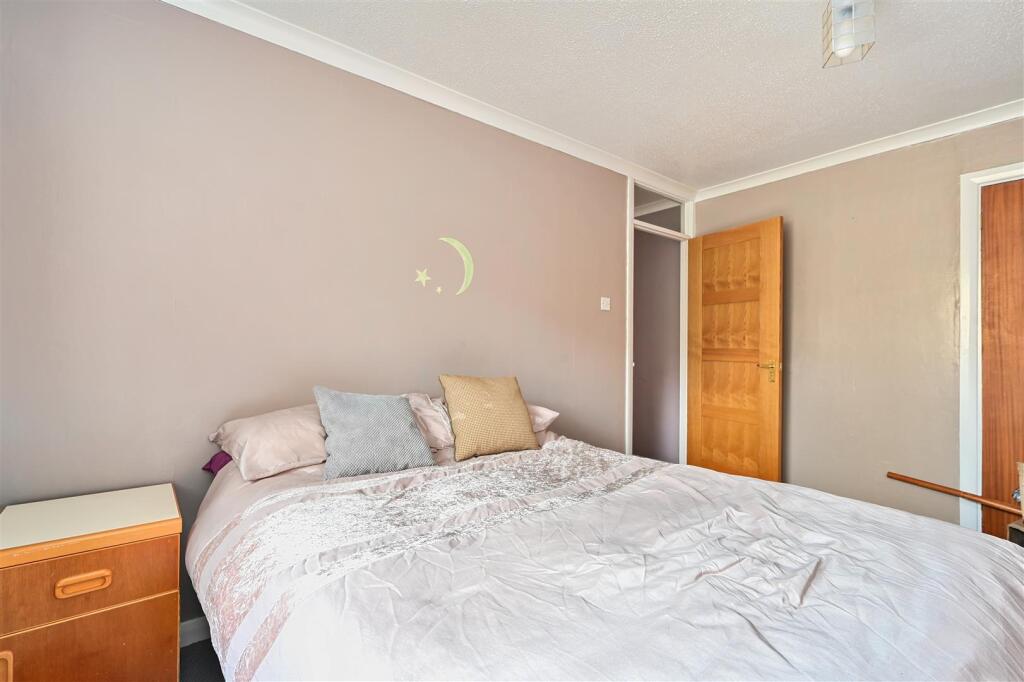 2 New Barn Close, Portslade, BN41 (11).jpg