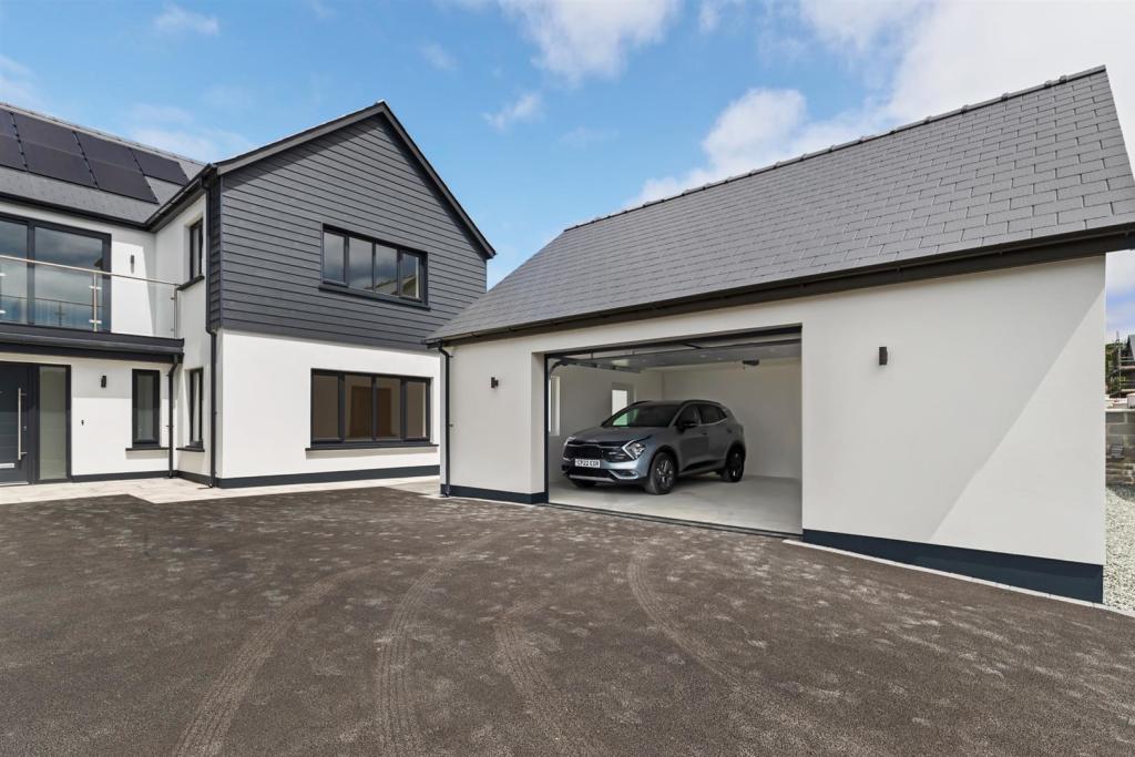 8 Ashmoor Gardens WWP - Final Edits-9.jpg