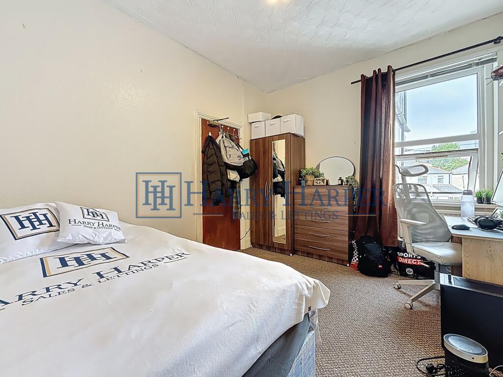 First Floor Middle Bedroom