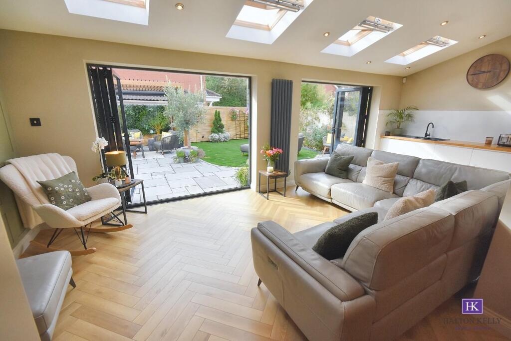 OPEN PLAN KITCHEN/DINING FAMILY AREA