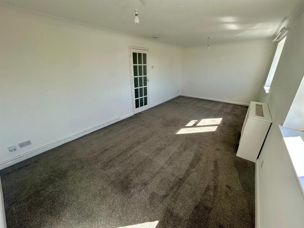 lounge long.jpg