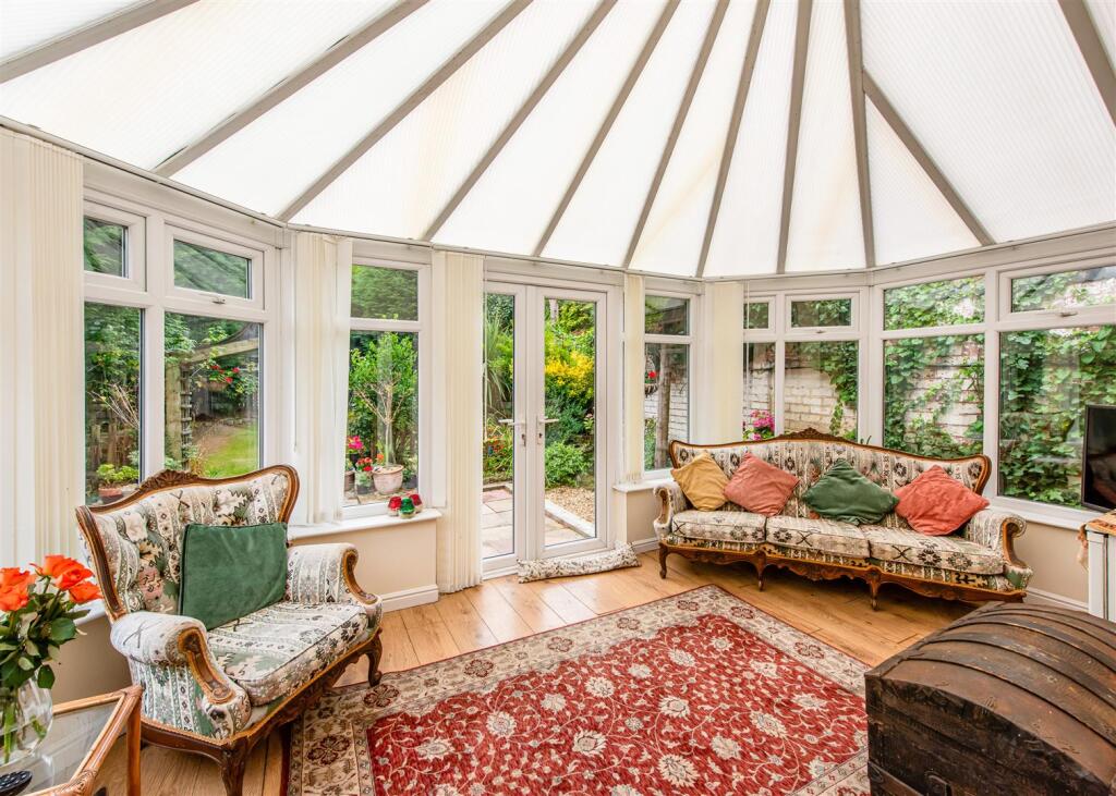 41 Broad Lane-conservatory.jpg