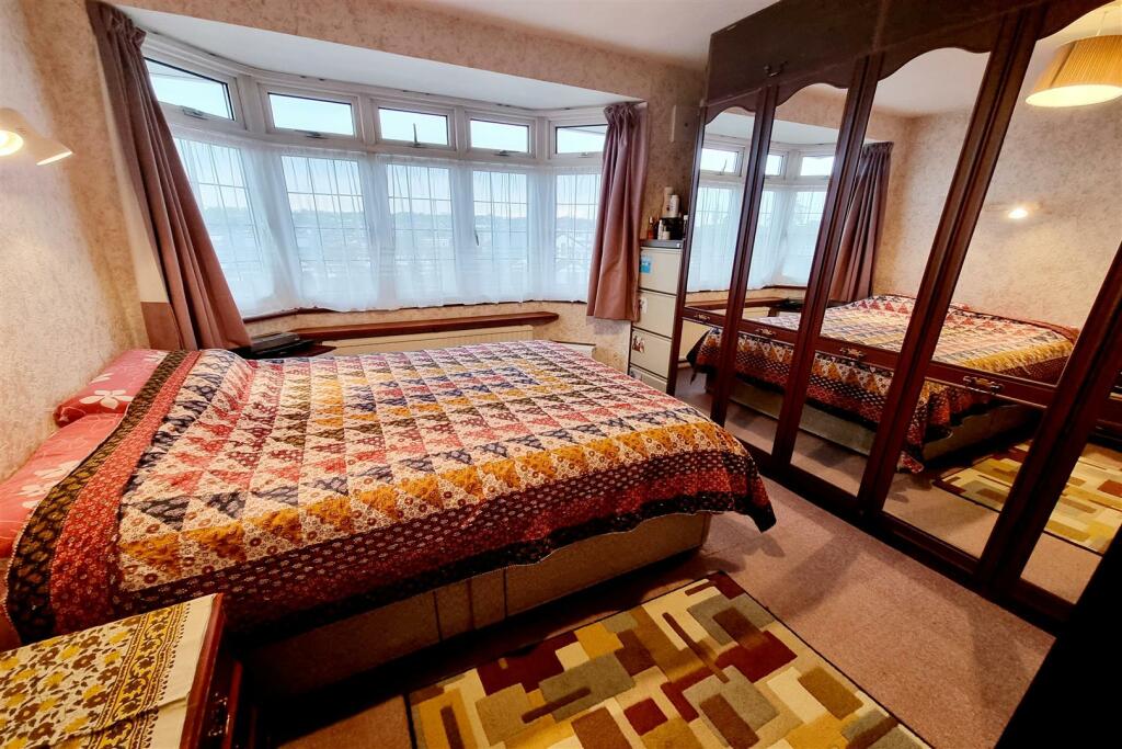 BEDROOM 1: