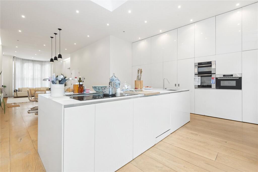 Kitchen / Reception