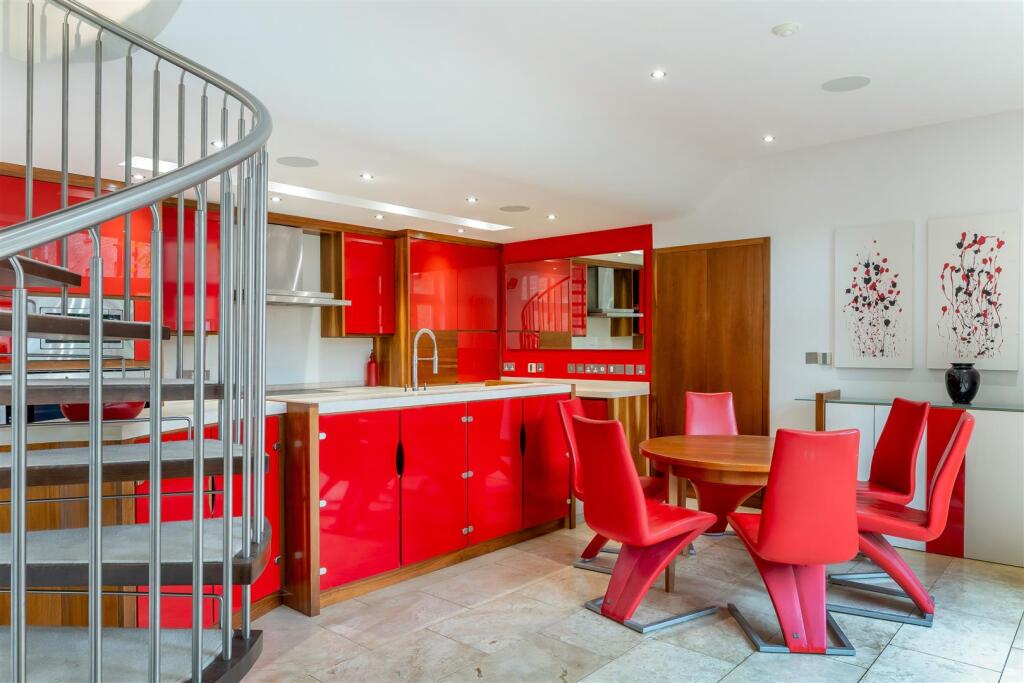 8654181-interior12.jpg