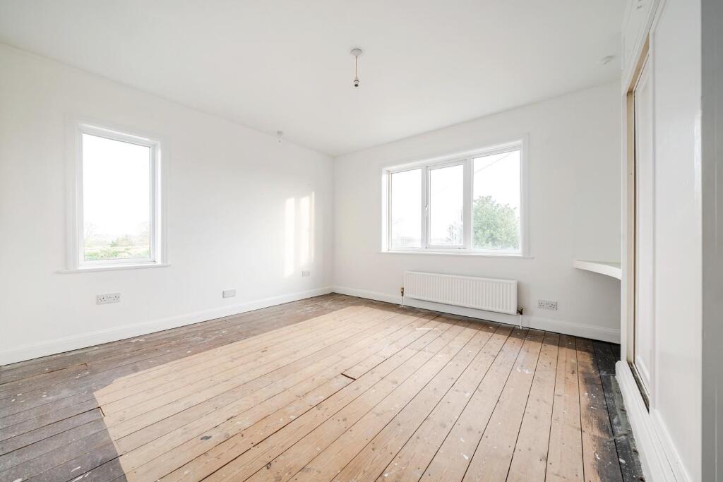 MASTER BEDROOM.jpg