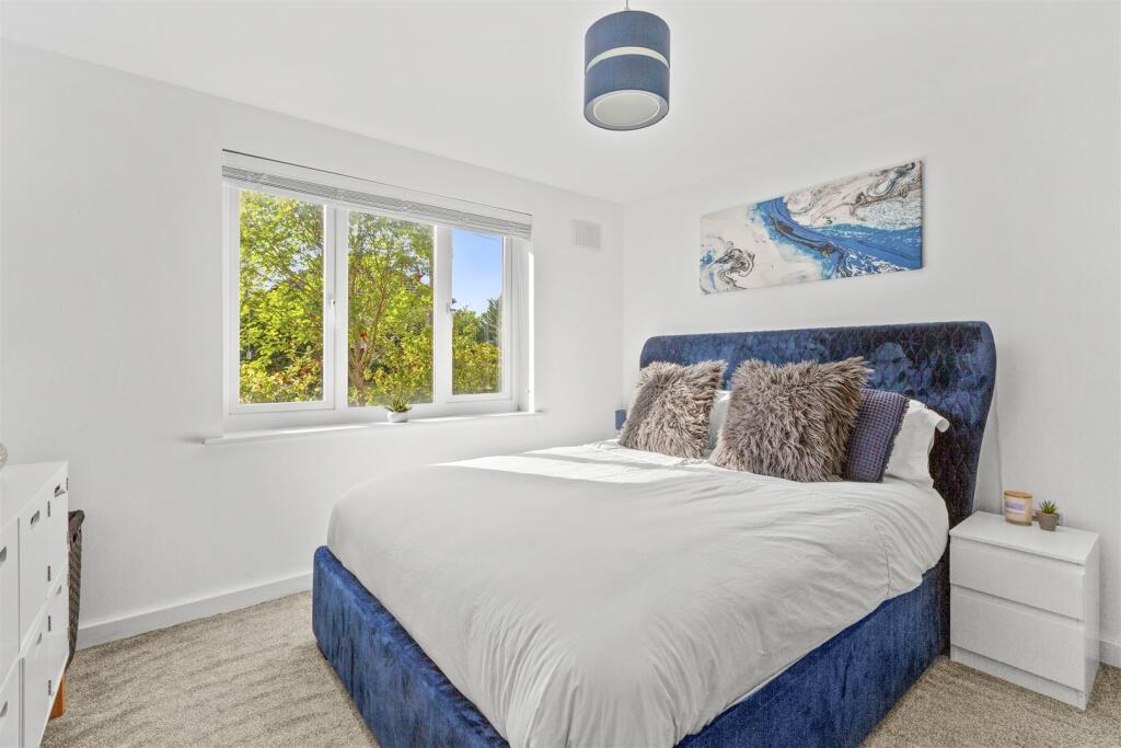 4 Ives House, Ercolani Avenue, HP13 7FZ-2.jpg