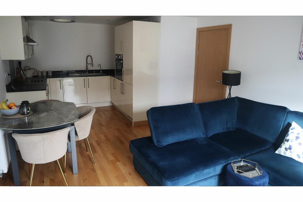 Lounge / Kitchen