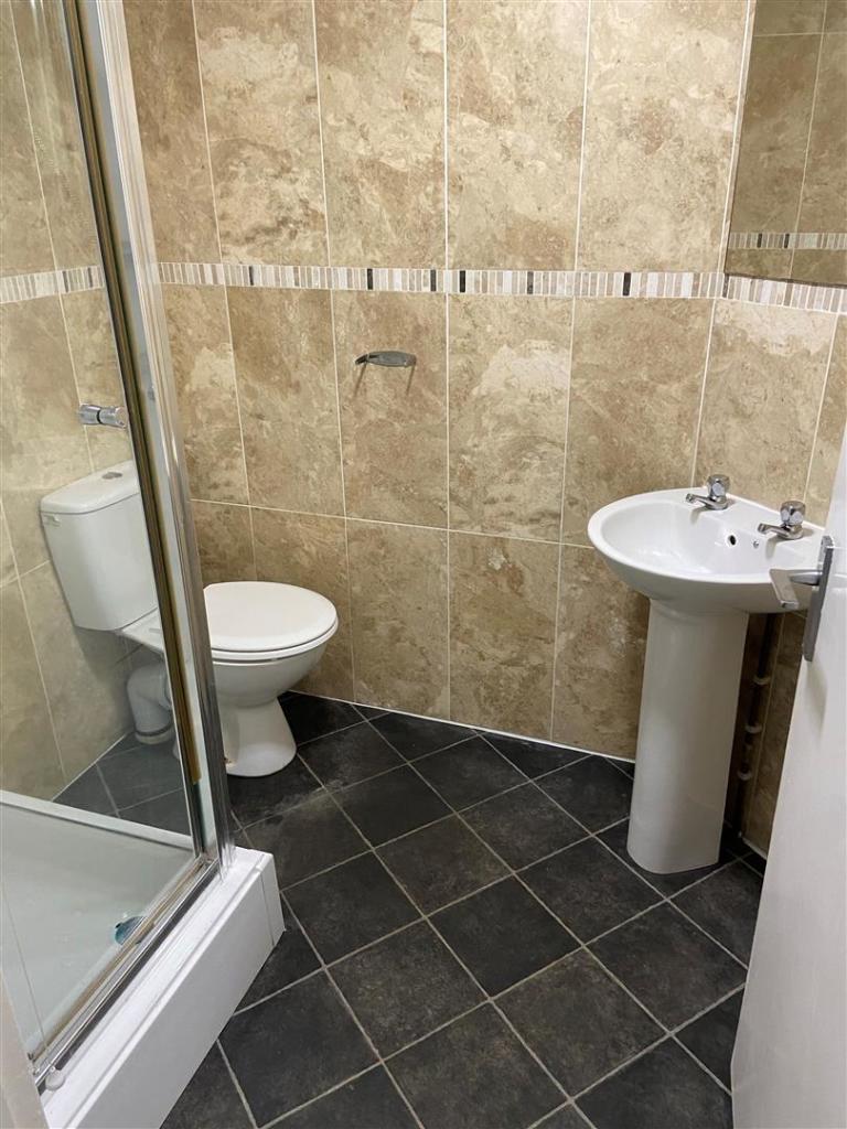 Bathroom 1.JPG