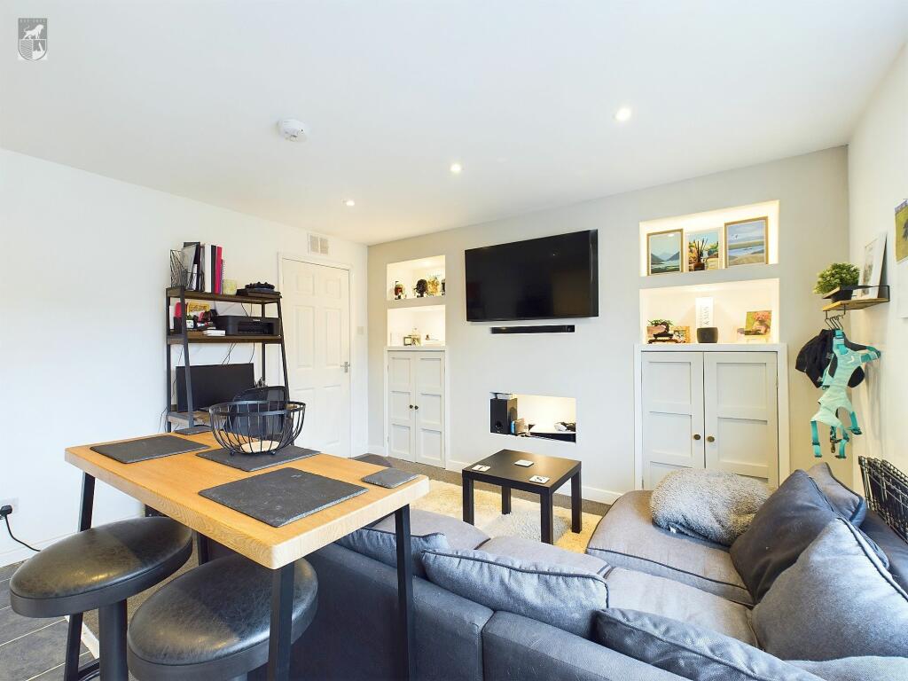 OPEN PLAN LIVING SPACE