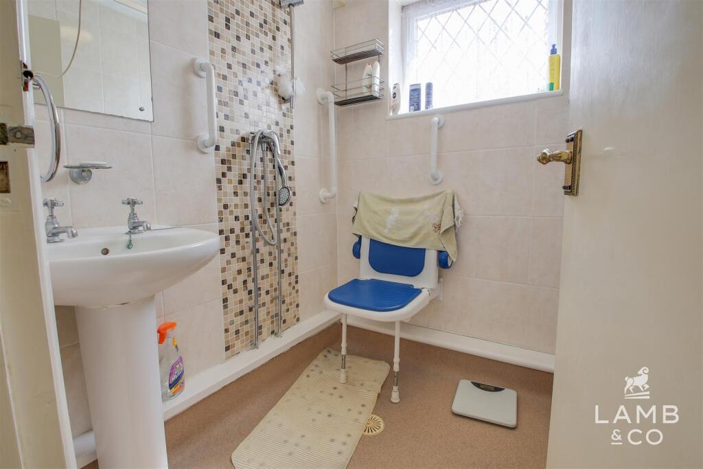 SHOWER ROOM
